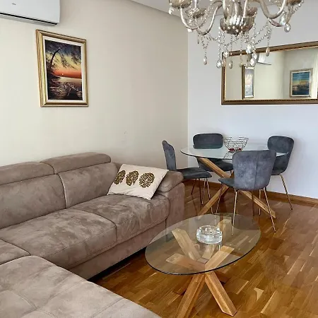 Apartment Avenue Econ